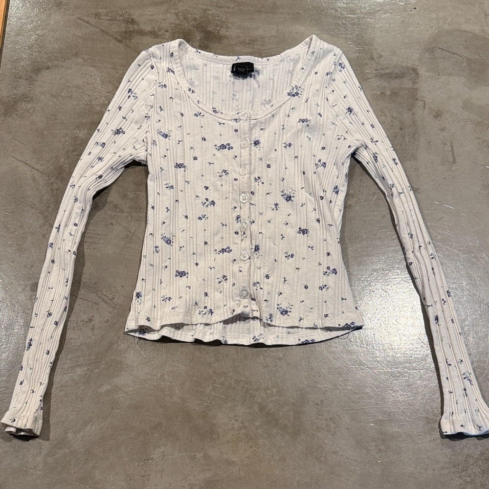 Art Class Cream and Blue Floral Button-Down Shirt